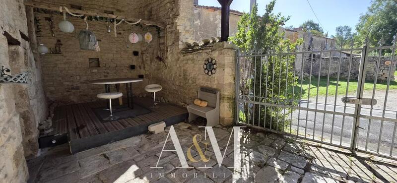 Maison - 327 m² - 9 pièces