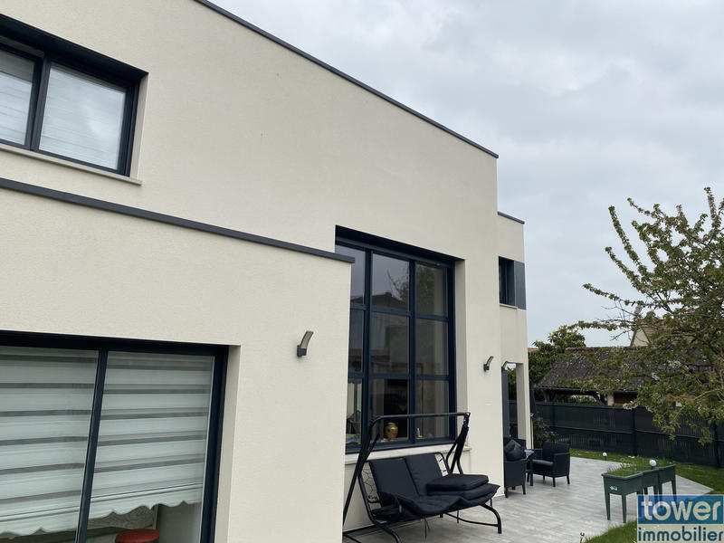Maison - 203 m² - 7 pièces