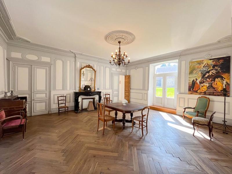 Maison - 250 m² - 7 pièces