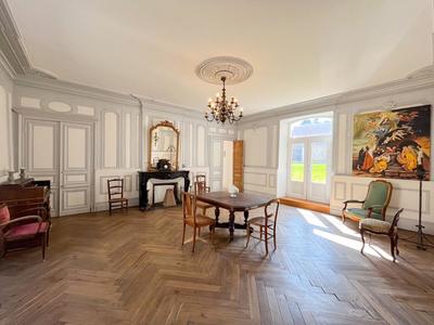 Maison - 250 m² - 7 pièces