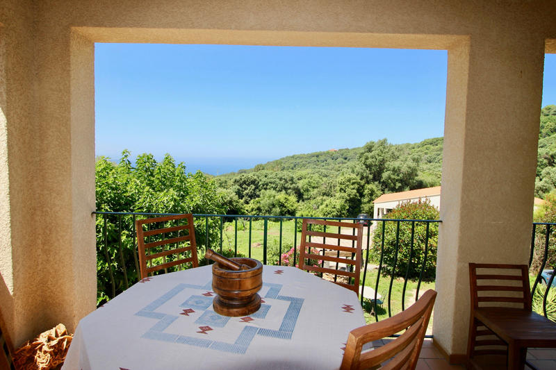 Maison - 240 m² - 11 pièces