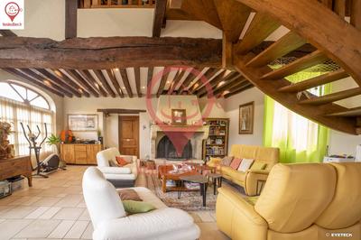 Maison - 240 m² - 9 pièces