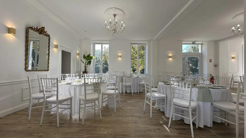 Maison - 768 m² - 17 pièces