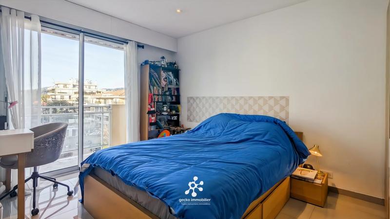 Appartement - 100 m² - 4 pièces