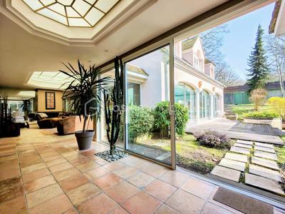 Maison - 390 m² - 15 pièces