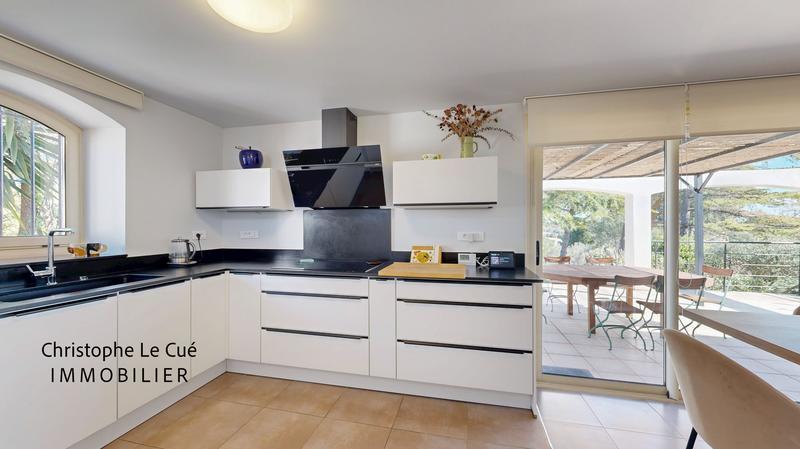 Villa - 216 m² - 6 pièces