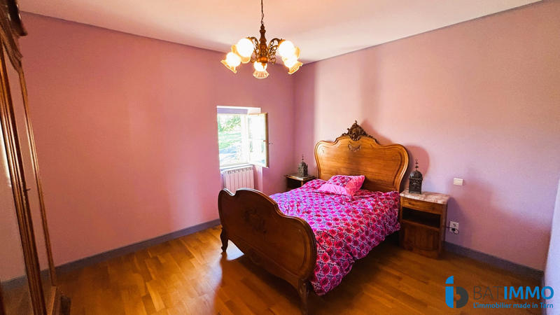 Maison - 239 m² - 7 pièces