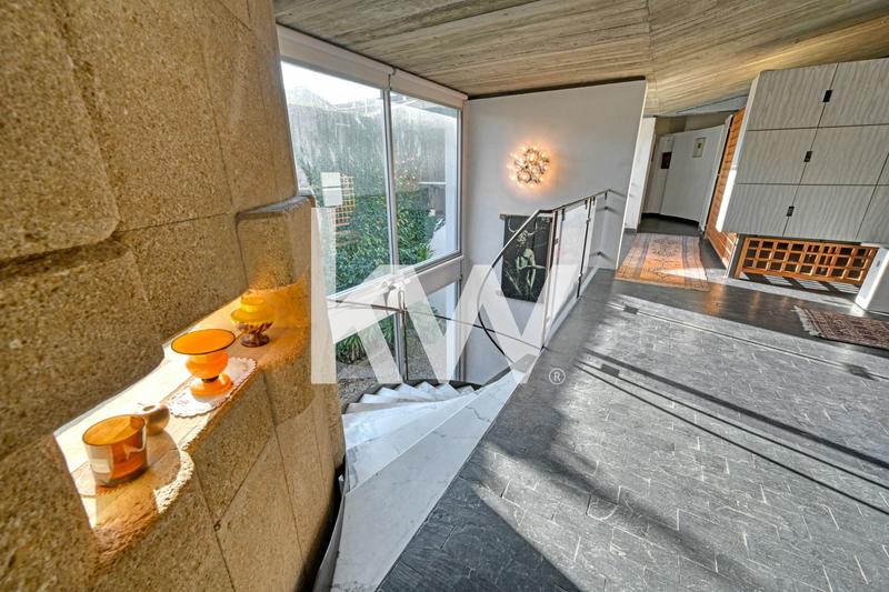 Maison - 250 m² - 9 pièces