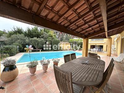 Maison - 185 m² - 7 pièces