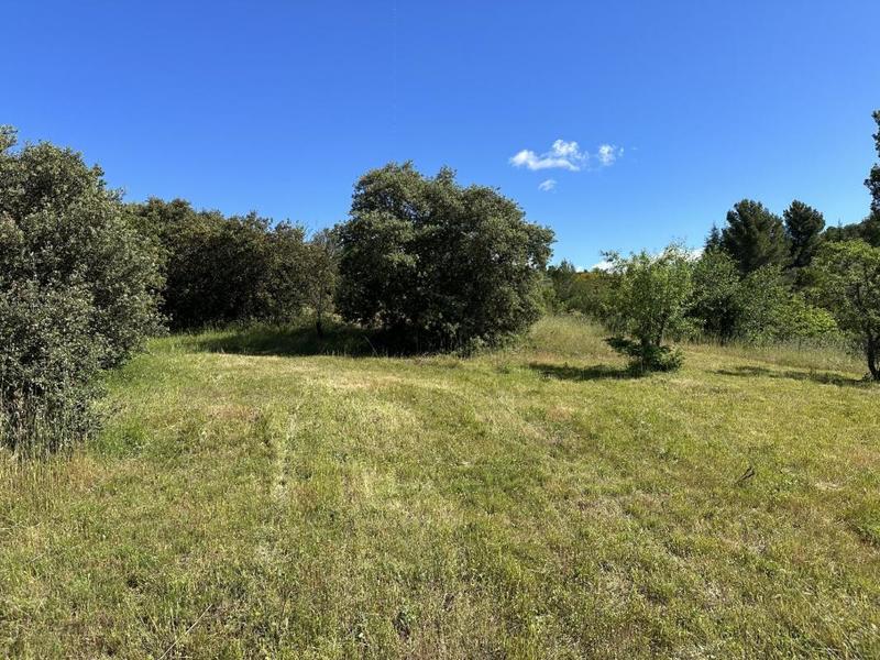 Terrain constructible - 3 070 m²