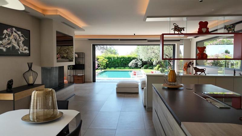 Propriété - 256 m² - 7 pièces