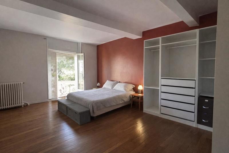 Maison - 371 m² - 8 pièces