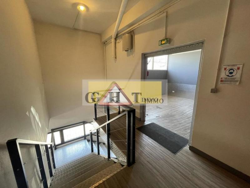 Local commercial - 966 m²