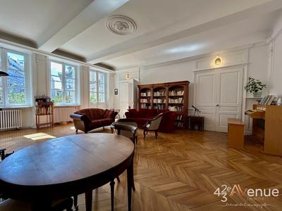 Appartement - 176 m² - 6 pièces