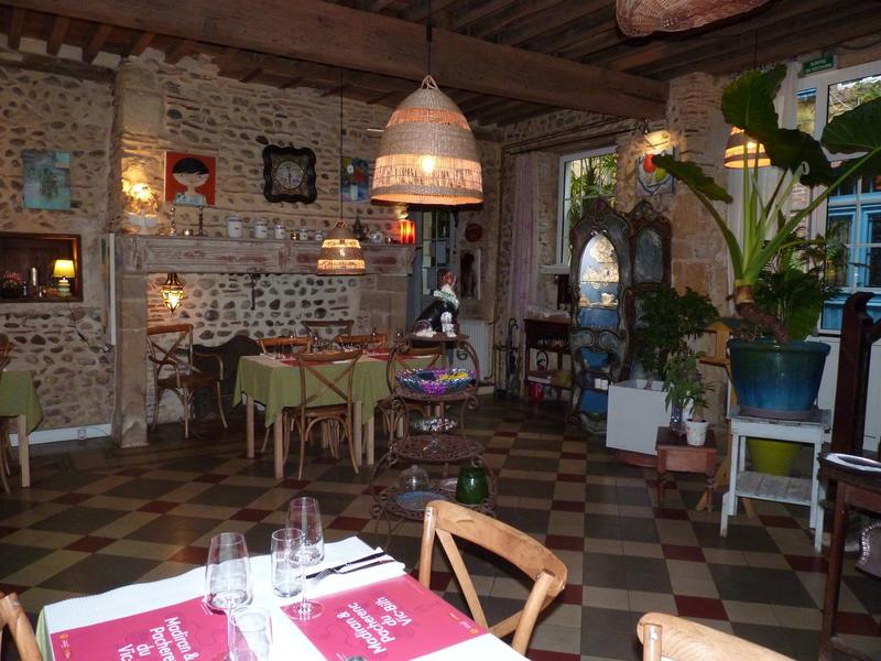 Exposition de peintures de Maurice Dumestre, au restaurant de la Tour