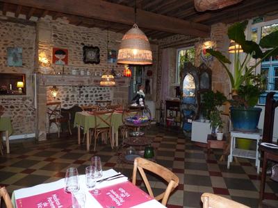 Exposition de peintures de Maurice Dumestre, au restaurant de la Tour