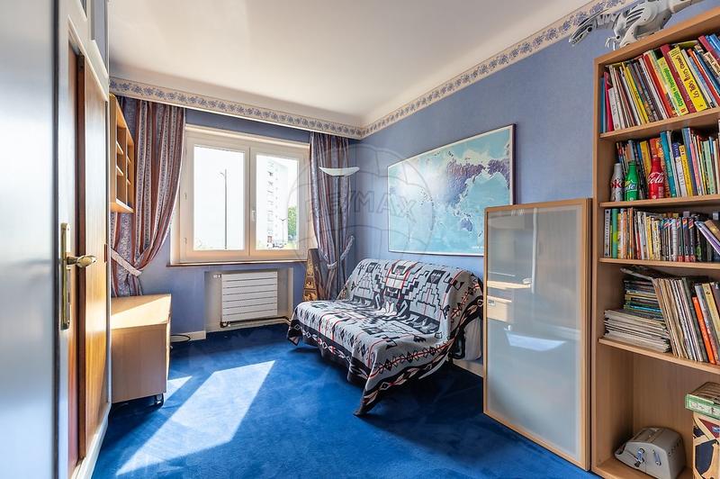 Maison - 280 m² - 10 pièces