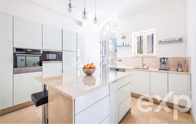 Maison - 415 m² - 14 pièces