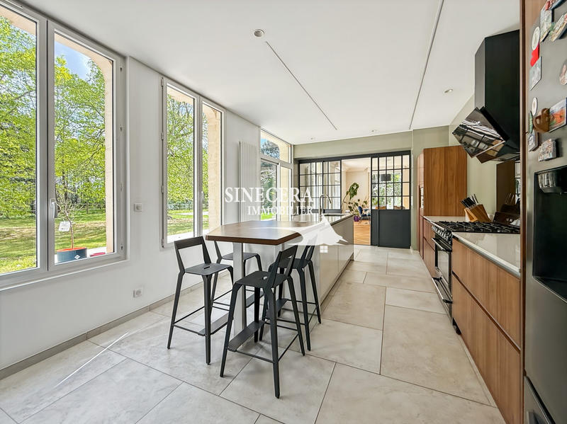 Maison - 360 m² - 14 pièces