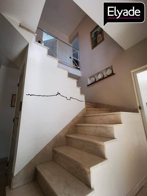 Maison - 202 m² - 6 pièces