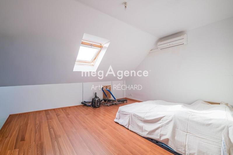 Maison - 210 m² - 9 pièces