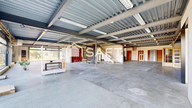 Local commercial - 840 m² - 2 pièces