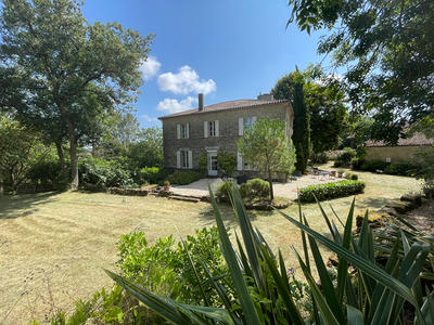 Demeure - 269 m² - 8 pièces