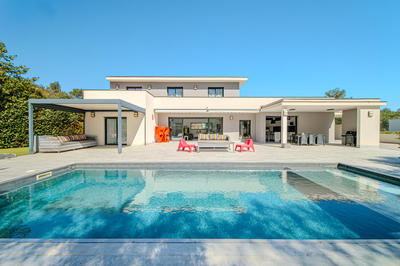 Maison - 325 m² - 8 pièces