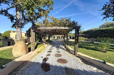 Maison - 305 m² - 7 pièces