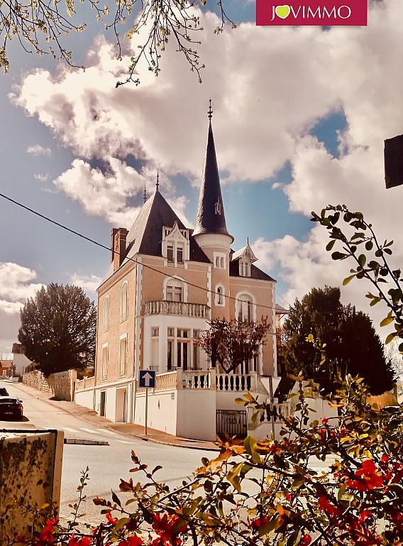 Maison - 285 m² - 9 pièces