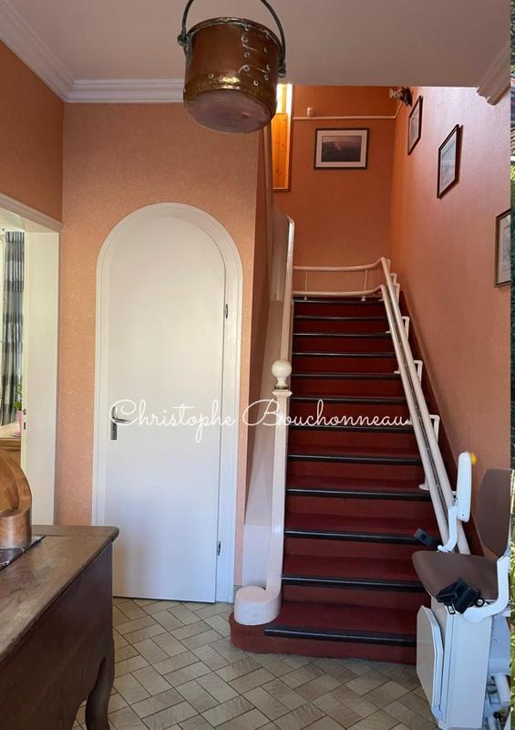 Maison - 296 m² - 17 pièces