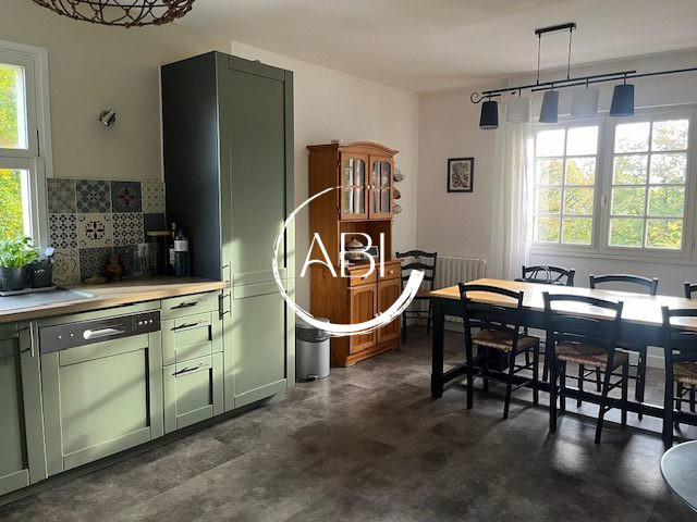 Maison traditionnelle - 164 m² - 6 pièces