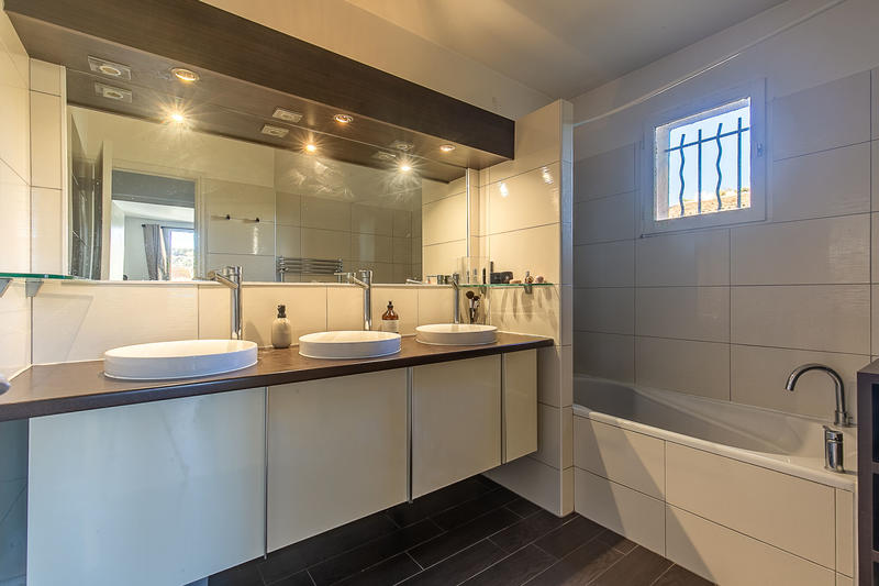 Villa - 189 m² - 6 pièces