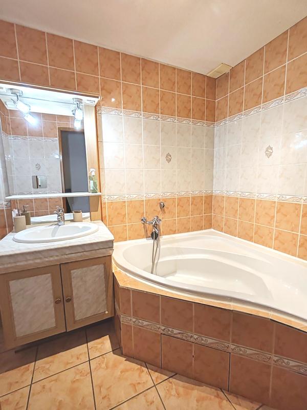 Appartement - 90 m² - 4 pièces