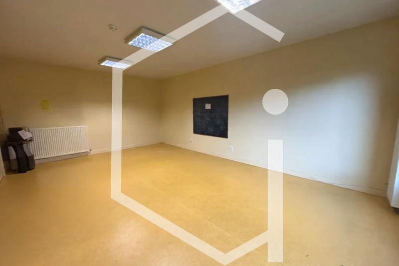 Maison - 325 m² - 18 pièces