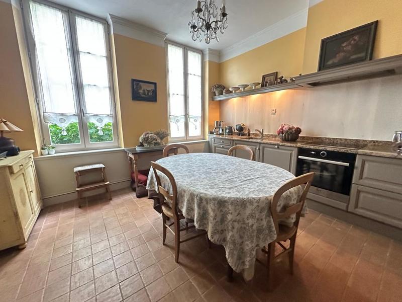 Maison - 200 m² - 7 pièces