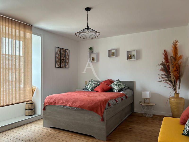 Maison - 242 m² - 5 pièces