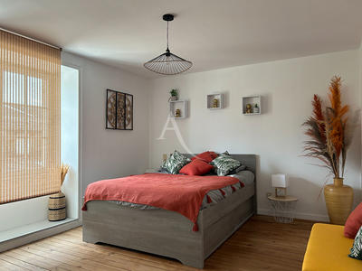 Maison - 242 m² - 5 pièces