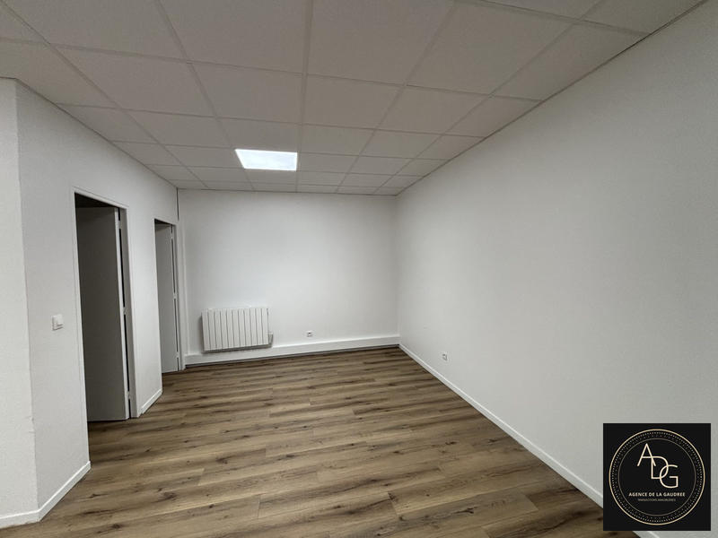 Local commercial - 120 m² - 3 pièces