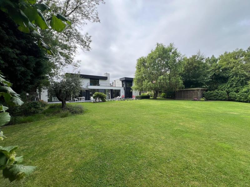 Maison - 255 m² - 9 pièces