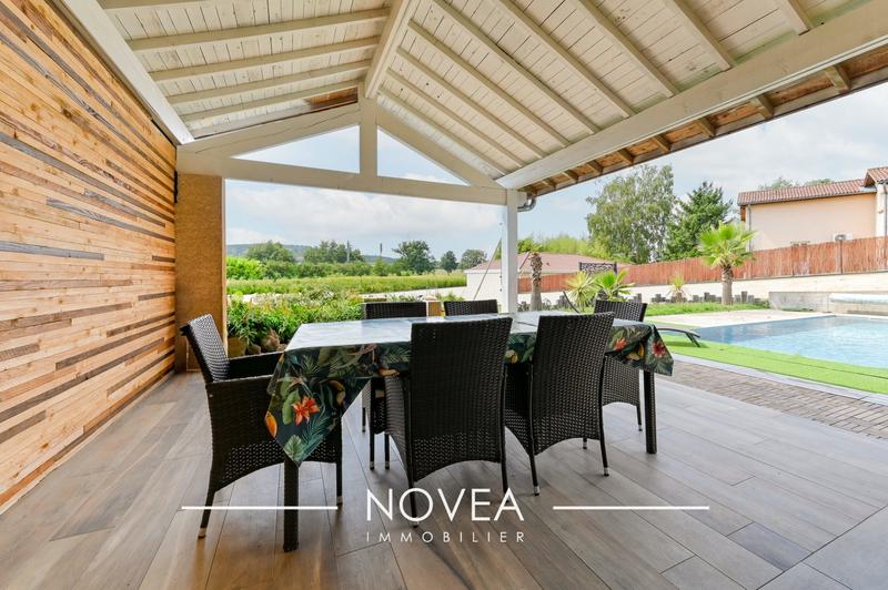 Maison traditionnelle - 141 m² - 6 pièces