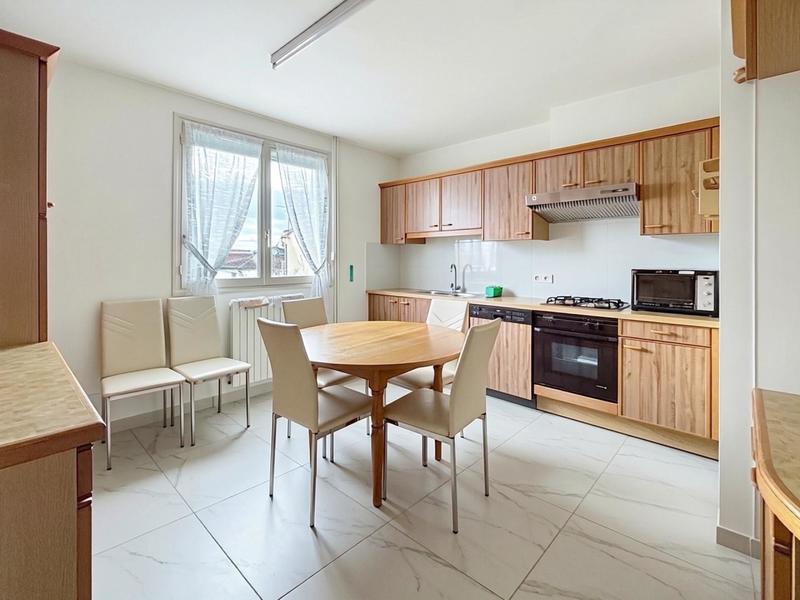 Maison - 180 m² - 7 pièces