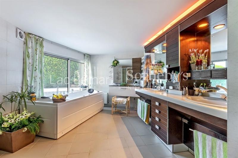 Maison - 246 m² - 6 pièces