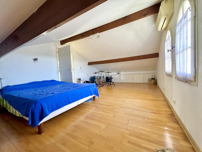 Maison - 200 m² - 8 pièces