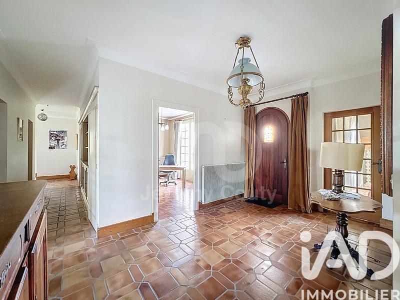 Maison - 239 m² - 9 pièces