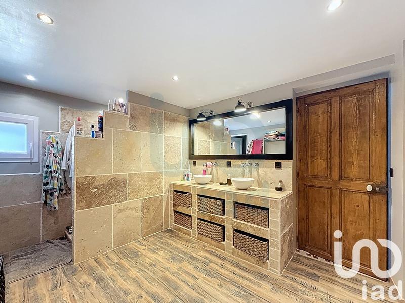 Maison - 250 m² - 6 pièces