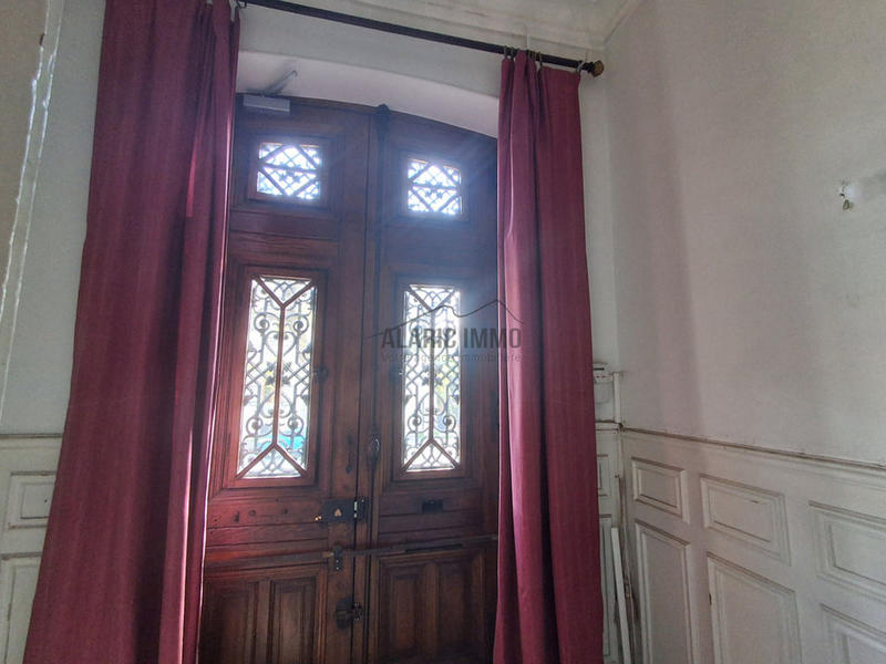 Maison - 950 m² - 42 pièces