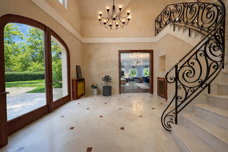 Maison - 400 m² - 11 pièces