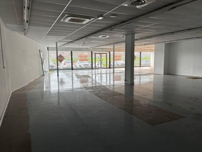 Local commercial - 425 m²