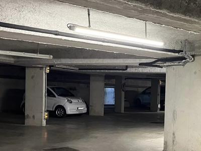 Parking / Garage